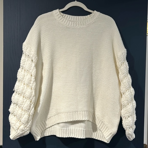 ARULA Sweaters - Arula size A (1X) white sweater with fun sleeves